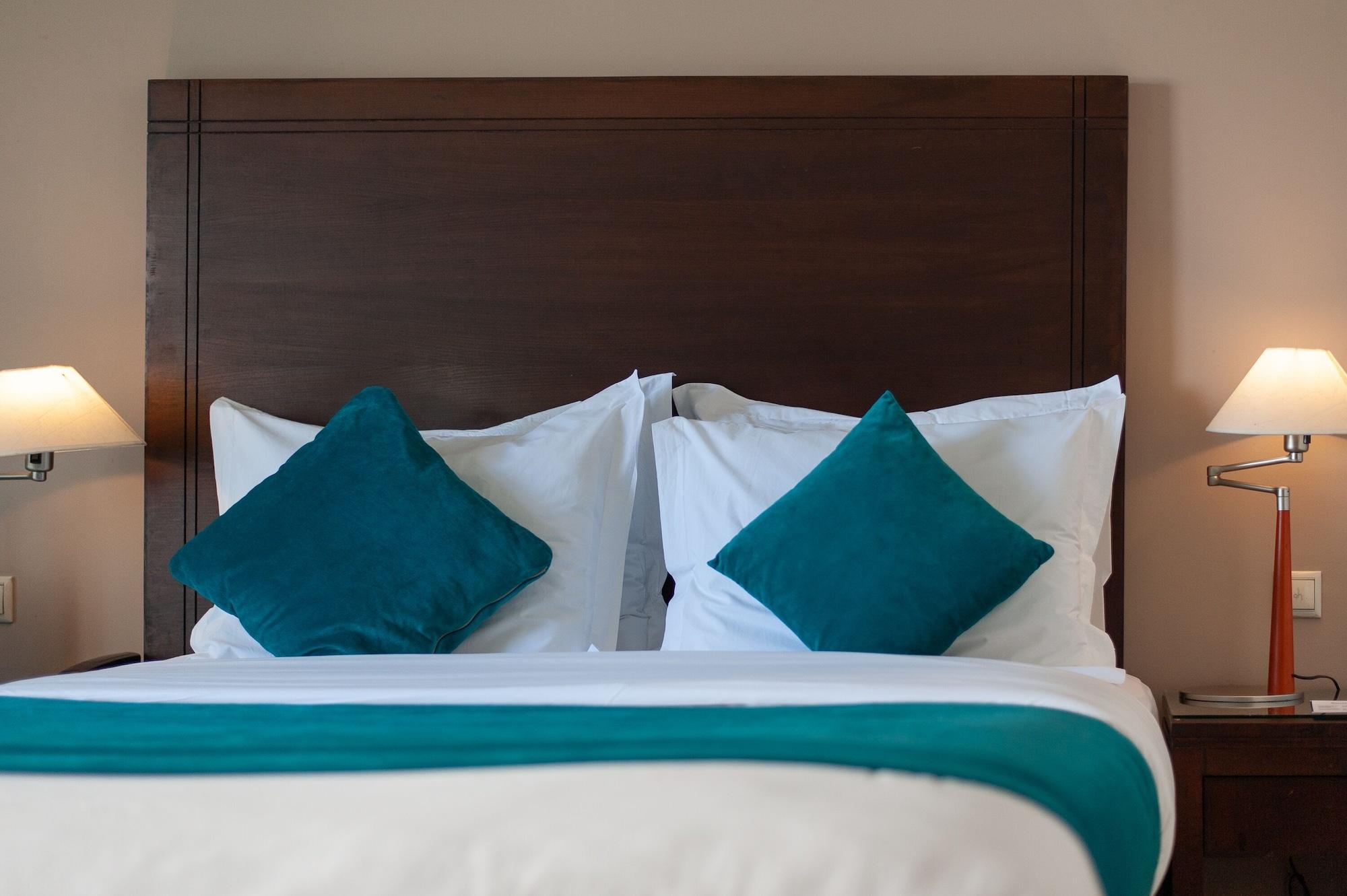 Готель Barcelo Tanger Екстер'єр фото A bed with a headboard
